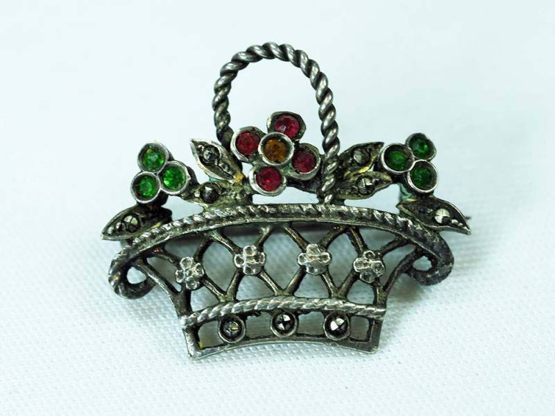 Antike Silber Korb Brosche Circa 1900 von ArtDecoGalaxy