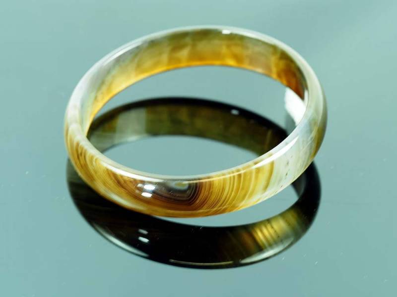 Natürliche Geschnitzte Achat Armreif Armband von ArtDecoGalaxy