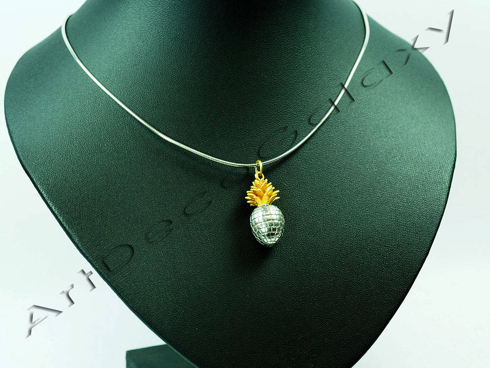 True Rocks Zweifarbiger Silber-Ananas-Anhänger von ArtDecoGalaxy
