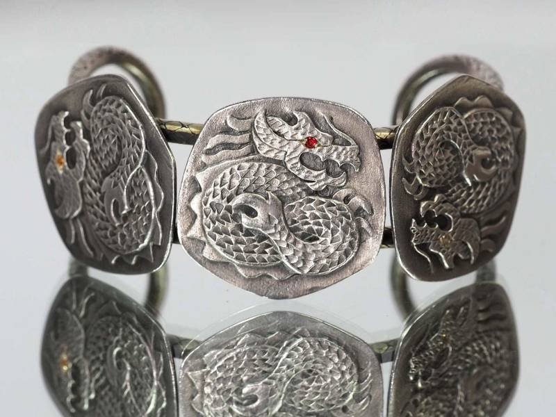 Vasari Sterling Silber Manschette Armband Mit Drei Drachen von ArtDecoGalaxy