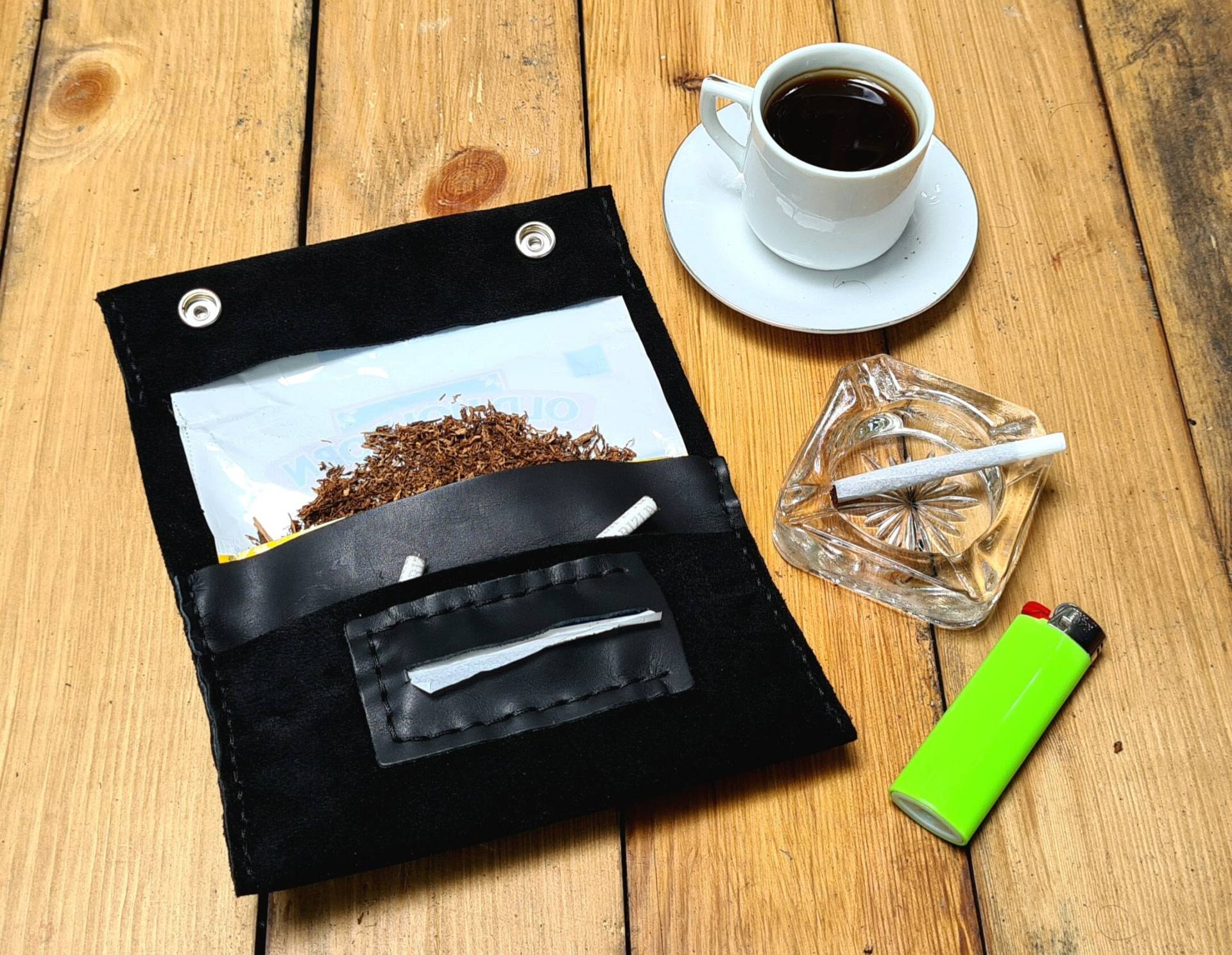 Drehtabaktasche Mit Druckknopf Drehtabaktasche Mit Druckknopf von ArtDesignStudioCy