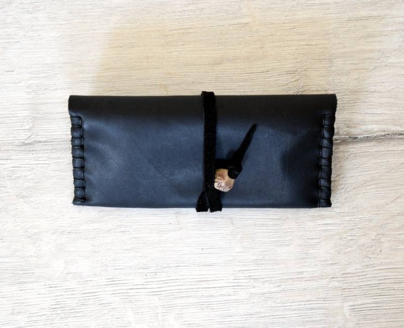 Handgefertigte Exklusive Ledertabaktasche in Drei Farben Verfügbar Handgefertigte Exklusive Ledertabaktasche in Drei Farben Verfügbar von ArtDesignStudioCy