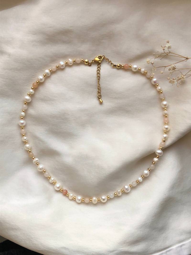Kristallkette Mit Süßwasserperlen/Zarte Goldene Perlenkette Kette Edelsteinen Und Kristallkette Mit Süßwasserperlen/Zarte Goldene Perlenkette Kette Edelsteinen Und von ArtDesignsAmi