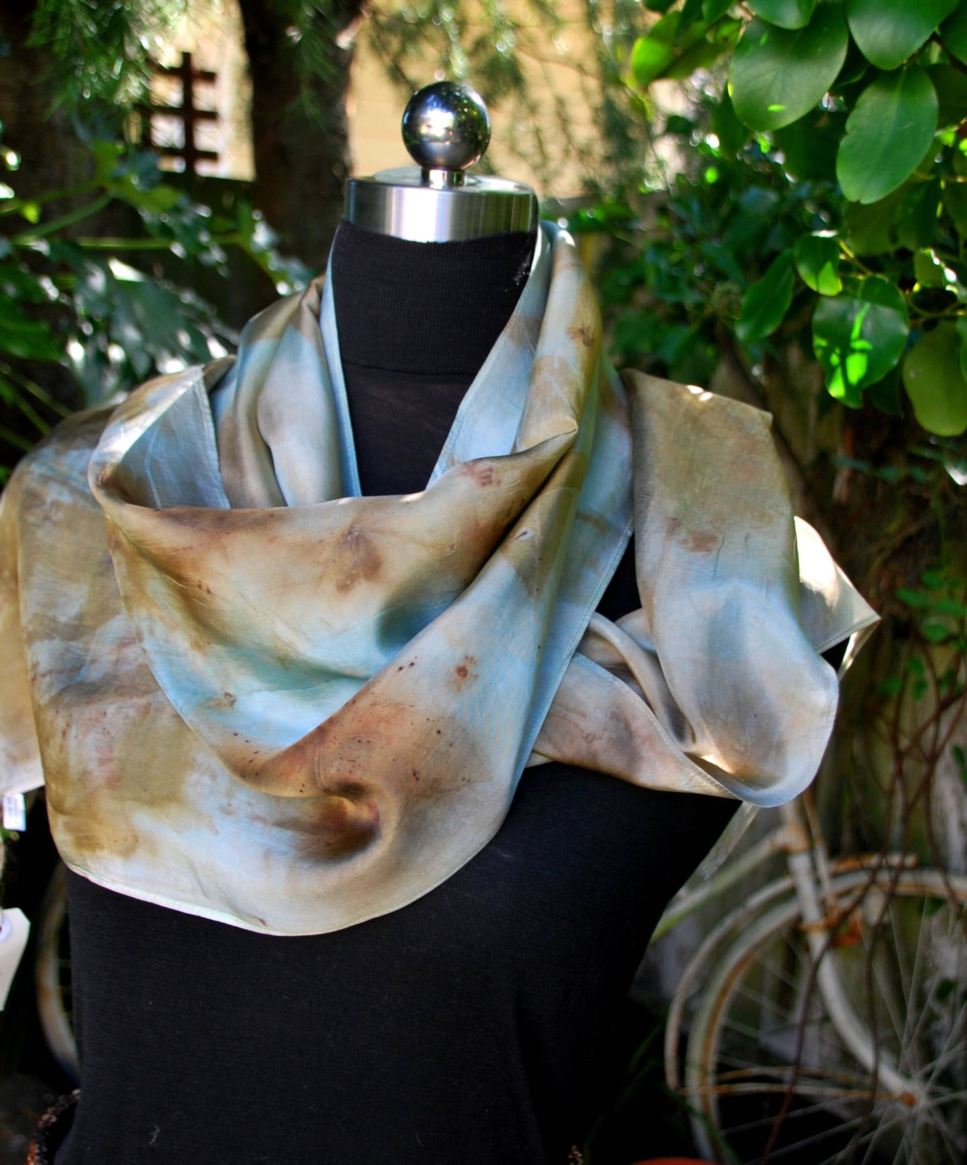 Dieser Luxus Eco Gedruckt 100 % Habatoi Seide Schal Ist Eine Hommage An Die Schönheit Der Natur von ArtFibreDesigNZ