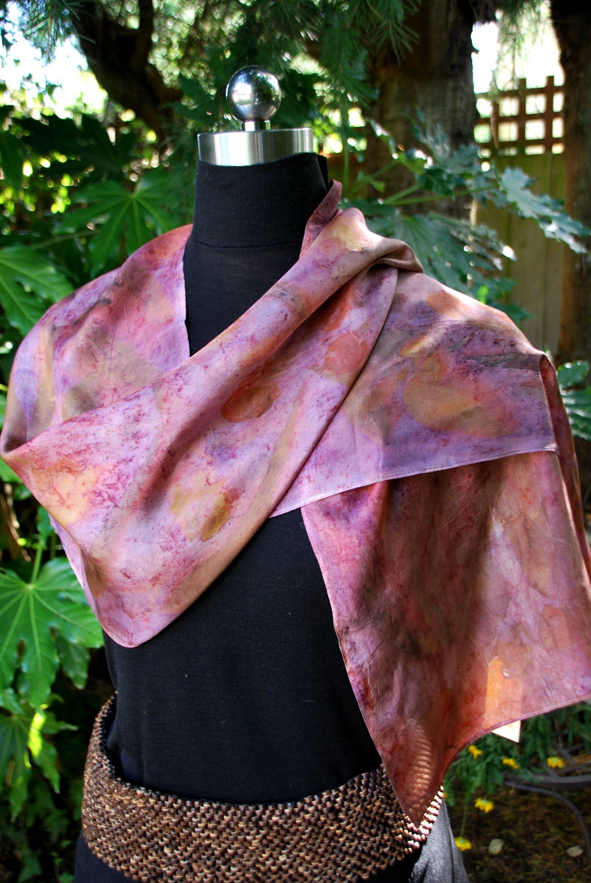 Inspiriert Von Der Natur, Eukalyptus Und Anderen Herbstlichen Blättern. Dieser Luxus Eco Gedruckt Habatoi Seide Schal Ist Eine Hommage An Die von ArtFibreDesigNZ