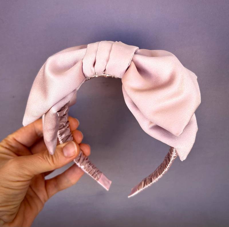 Blush Pink Schleife Stirnband, Party Hochzeit Mädchen Frauen Erwachsene Damen Satin Große Stirnband von ArtFlowerSilk