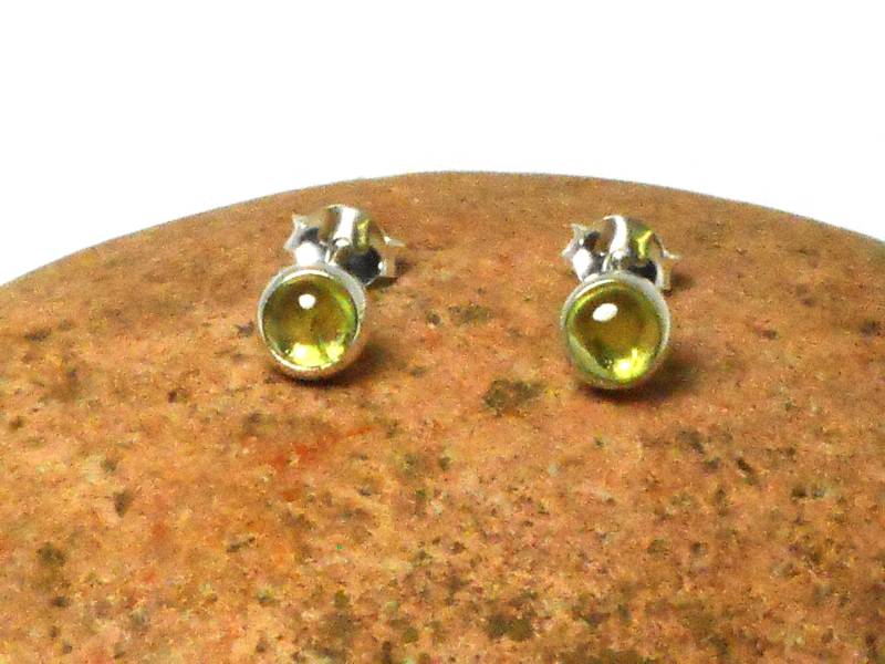 Runde Grün Peridot Sterling Silber 925 Edelstein-Ohrstecker - 5 Mm von ArtGeckoJewellery