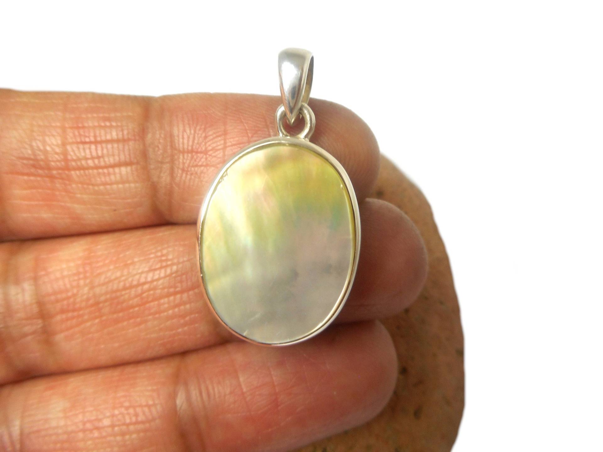 Weiße Oval Perlmutt Sterling Silber 925 Edelstein Anhänger von ArtGeckoJewellery