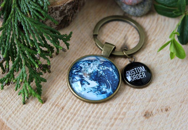 Erde Schlüsselanhänger | Benutzerdefinierte Reihenfolge Persönliche Nachrichtenname Oder Nummer von ArtHarmony