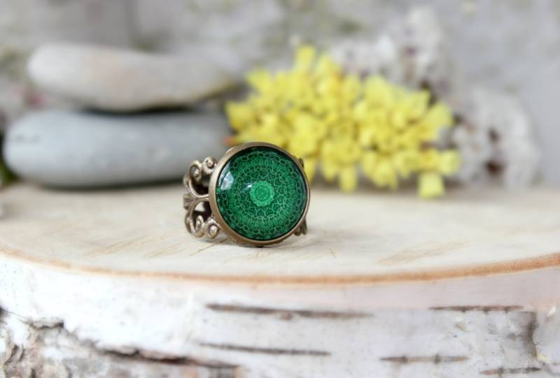 Kaleidoskop-Ring Grün | Verstellbarer Ring Antike Bronze Mandala Glas-Kuppel-Ring von ArtHarmony