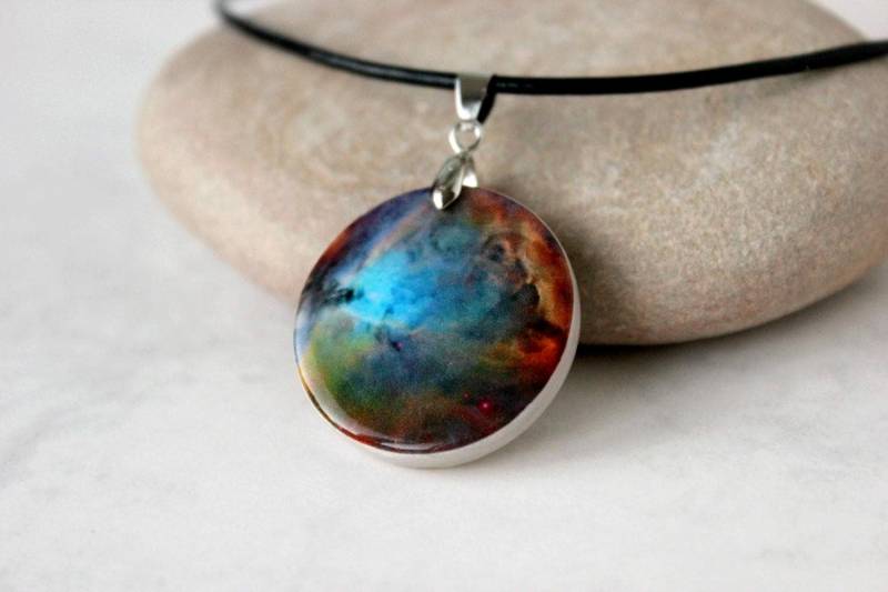 Orion Nebula Anhänger | Universum Halskette Polymer Clay Planet Und Weltraum Schmuck Personalisierter von ArtHarmony