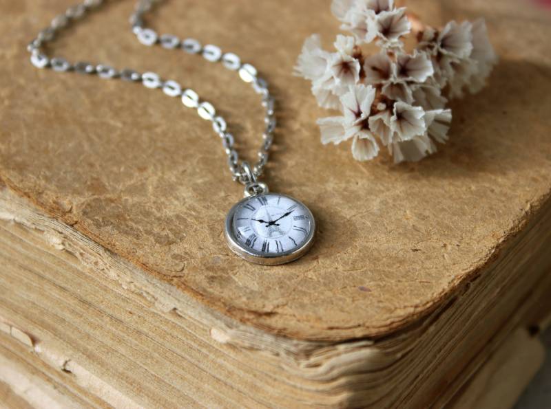 Vintage Uhr Anhänger | Silberfarbene Halskette Kleine Zifferblatt Schmuck Personalisiertes Geschenk Keine Funktionierende Uhr von ArtHarmony
