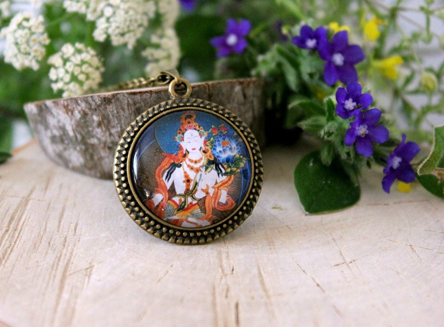 Weiße Tara, Göttin Des Friedens Und Schutzes, Buddhismus-Amulett, Antike Bronzeanhänger von ArtHarmony