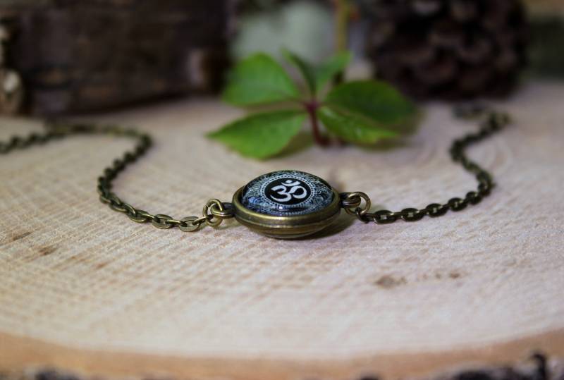 Zweiseitige Om Armband | Hindu-Schmuck Spirituelle Schmuck Yoga-Armband Funkelnde von ArtHarmony