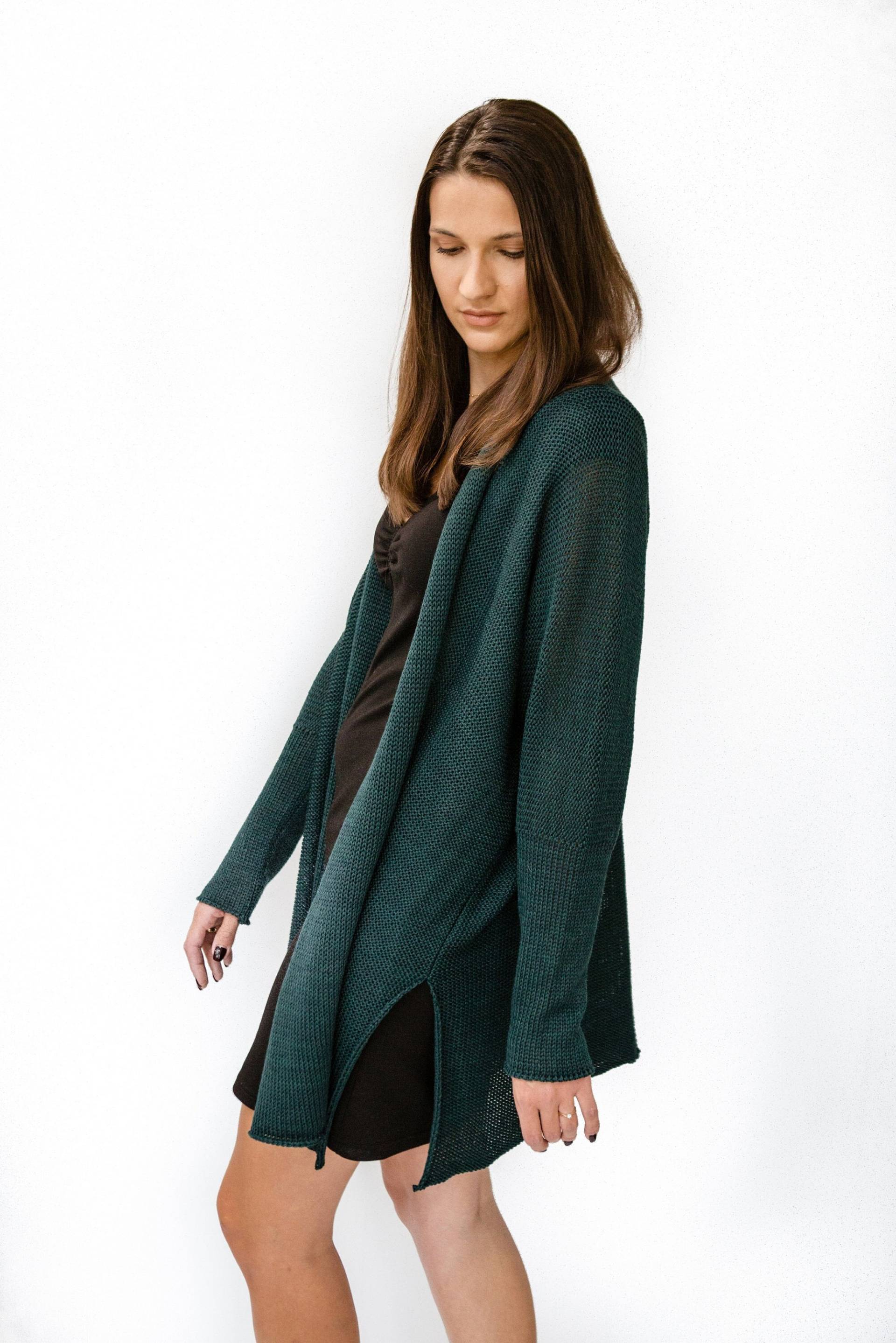 Frühlings-Cardigan in Einer Wunderschönen Grünen Farbe von ArtHermina