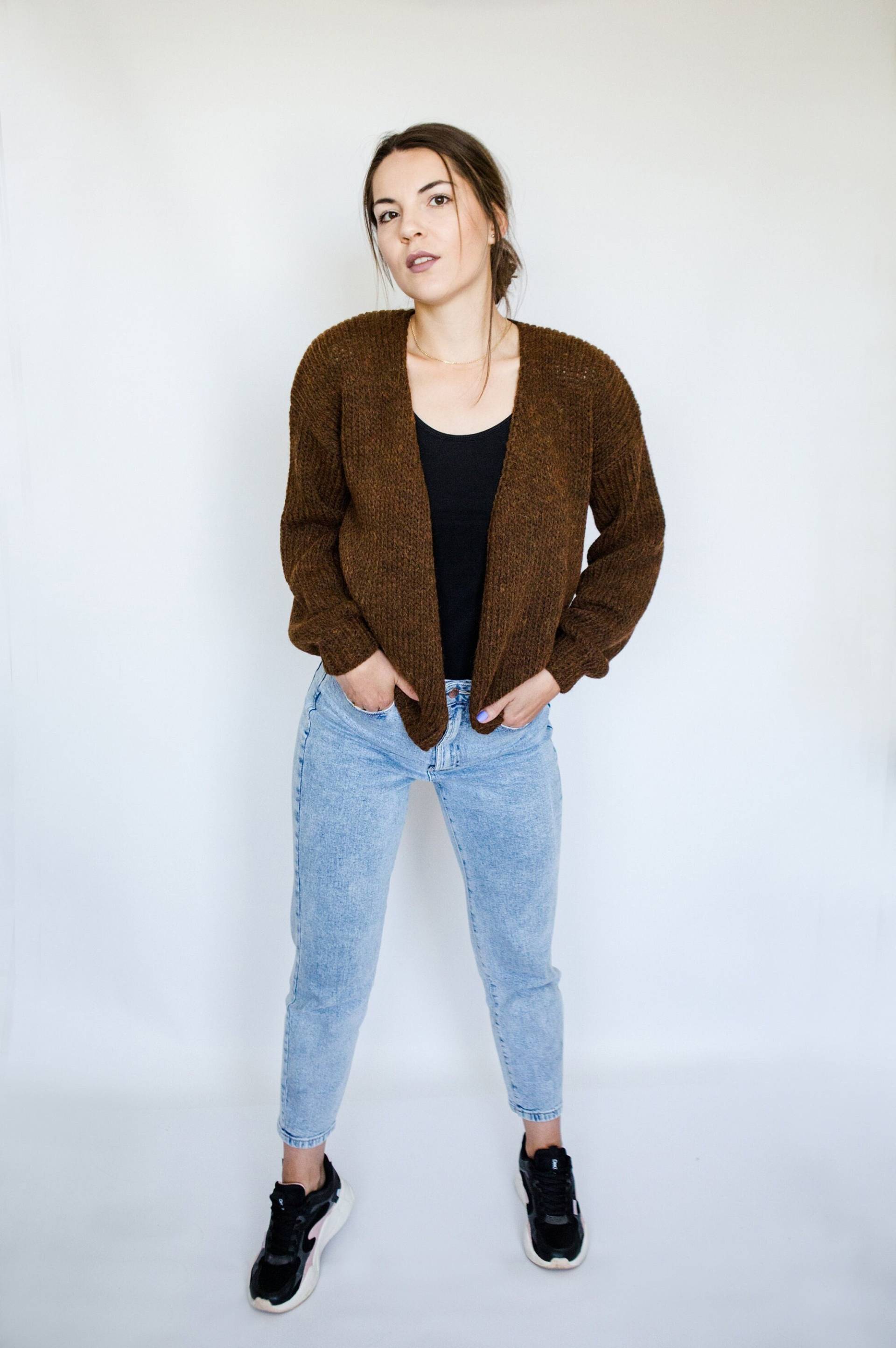 Handgefertigter Warmer Brauner Woll-Cardigan Aus Wolle Und Alpaka Handgefertigter Warmer Brauner Woll-Cardigan Aus Wolle Und Alpaka von ArtHermina