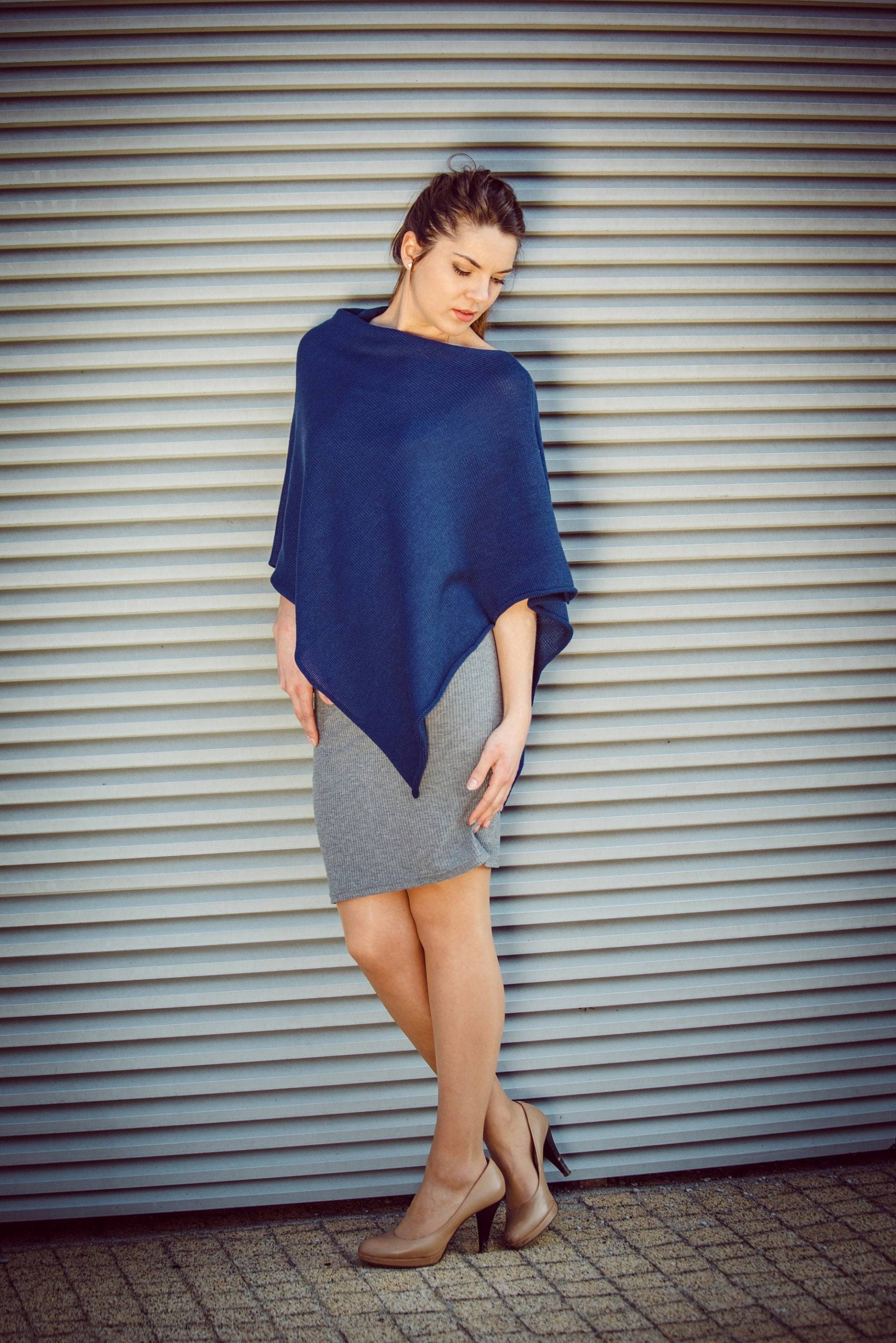 Marineblau Poncho von ArtHermina