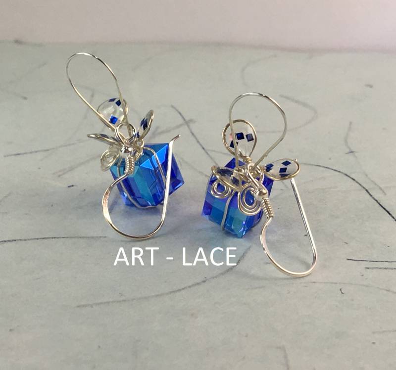 Weihnachtsgeschenk Box Form Ohrring, Blauer Kristall Halskette-Ohrring Set, Sterling Silber Swarovski Würfel Bogen Ohrring von ArtLaceStudio