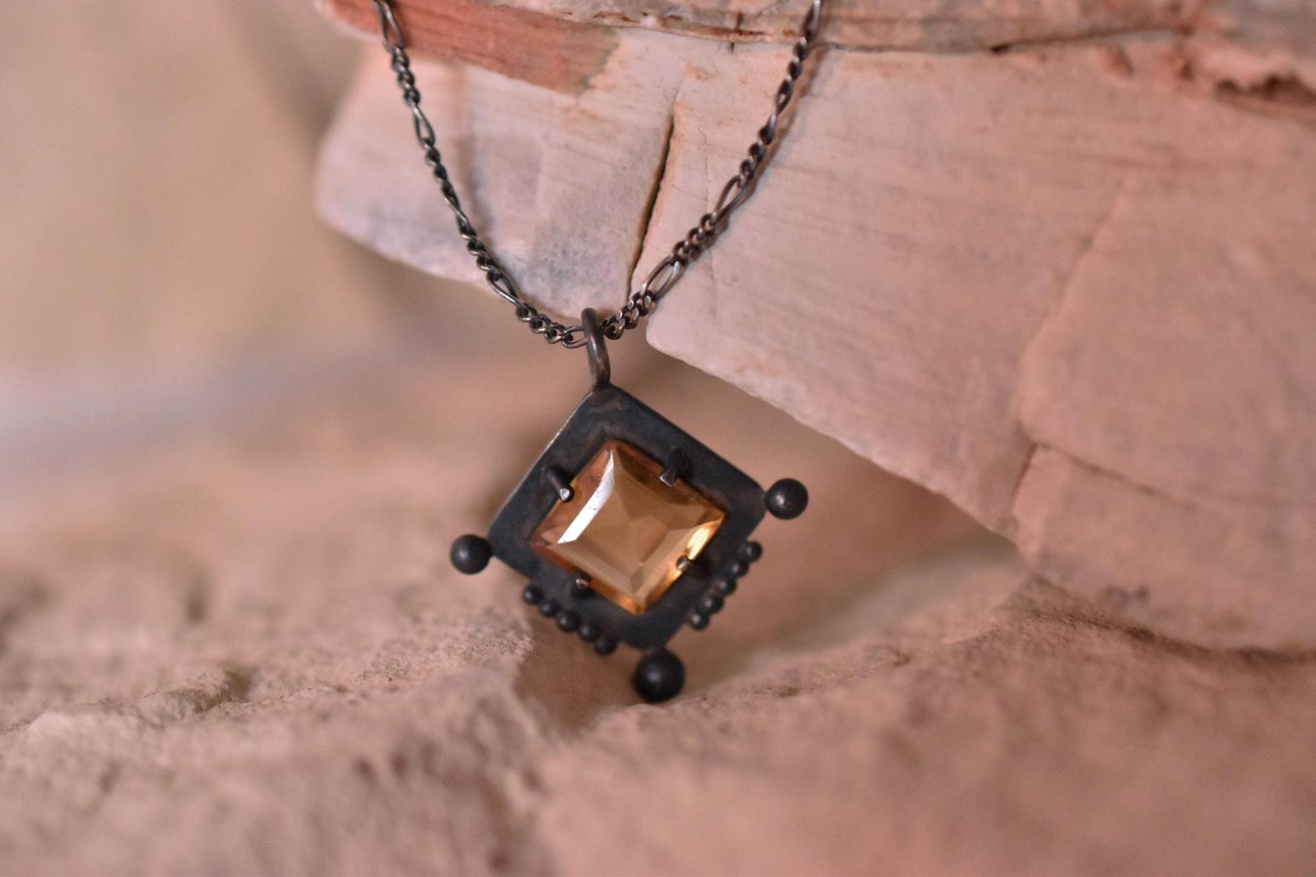 Geschwärzte 925 Silberkette Mit Einem Citrin Edelstein Handgemacht von ArtLelor