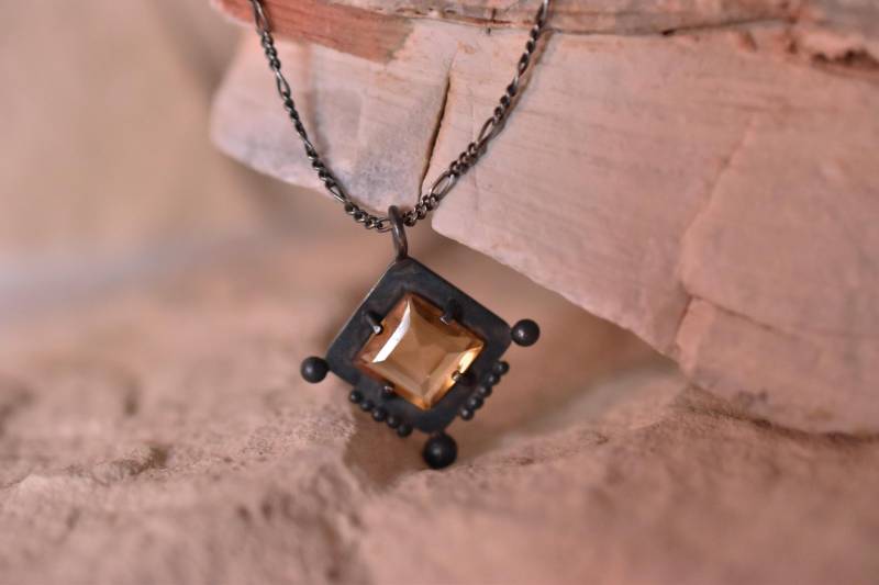 Geschwärzte 925 Silberkette Mit Einem Citrin Edelstein Handgemacht von ArtLelor