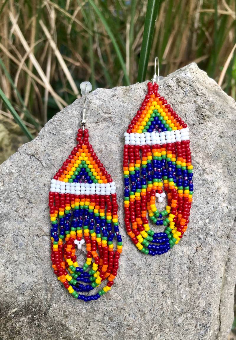 Regenbogen Örtlich Hergestellte Handperlen Ohrringe von ArtMamaBeadsandPaint