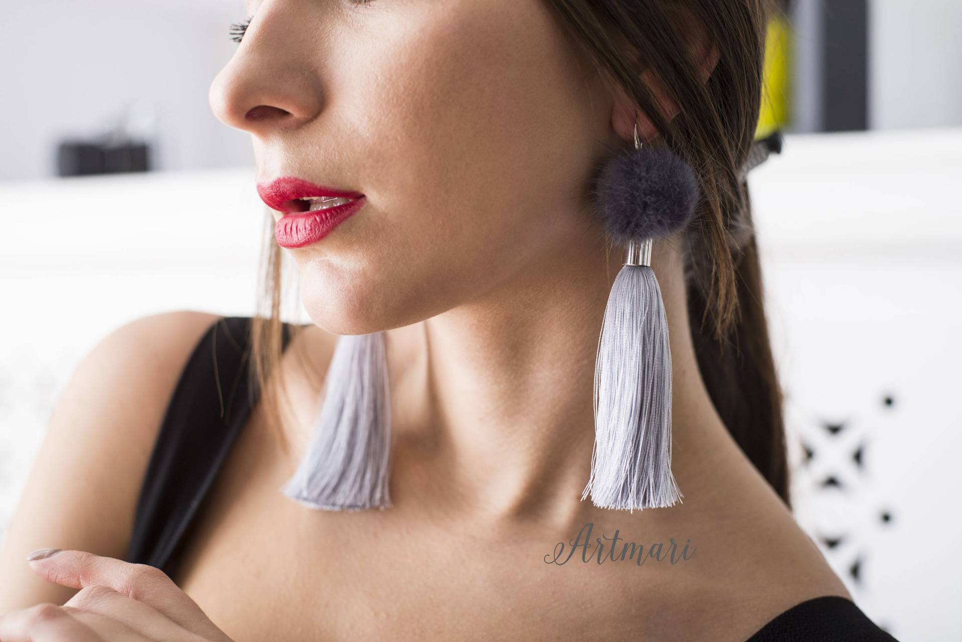 Fell Seide Quaste Ohrringe Nerz Echte Lange Pom Pompom Fransen Baumeln Grau Silber von ArtMariDesign