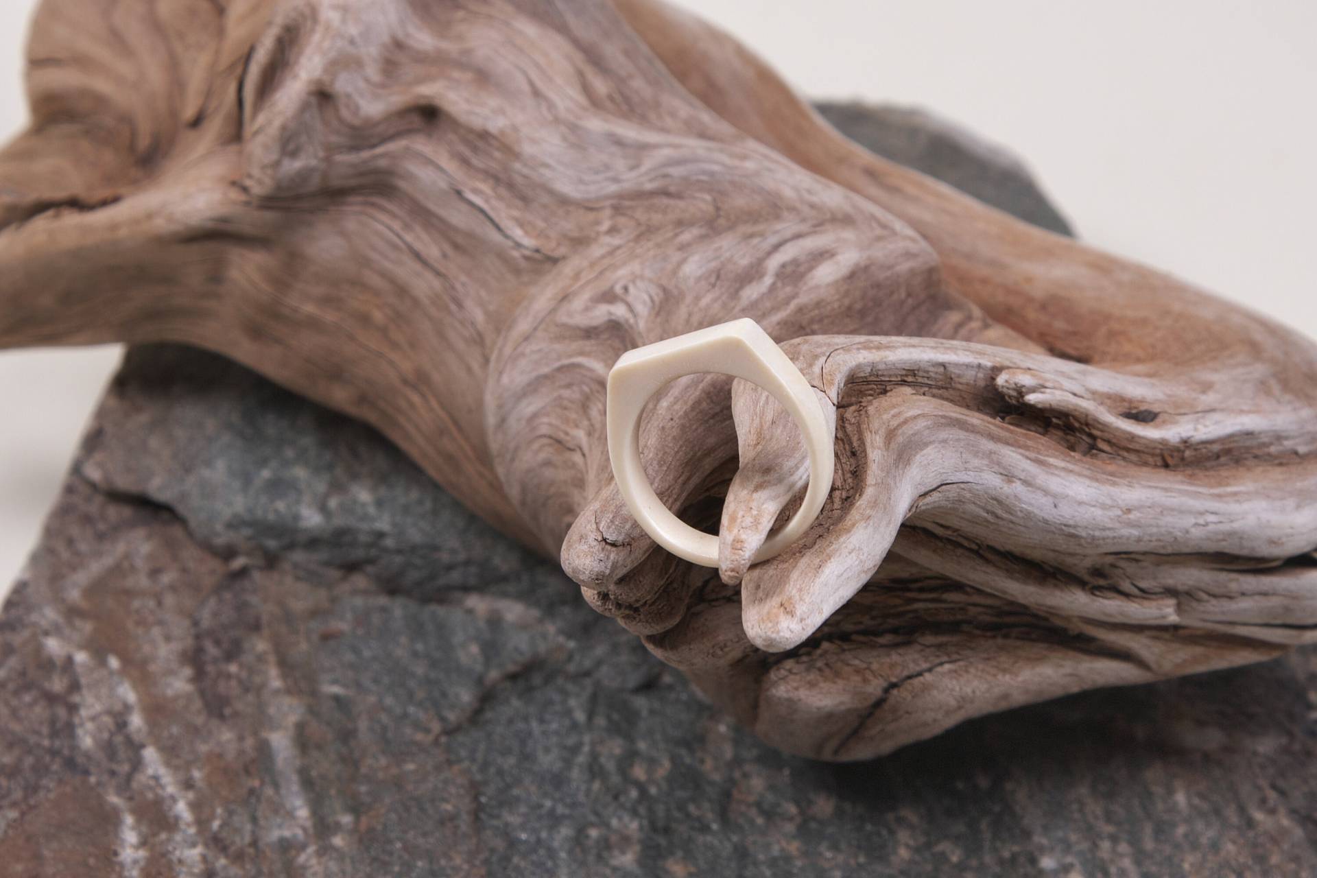 Ring Aus Rentierhorn - Rentiergeweih Geweihring Damenring Hochzeitsring Verlobungsring Ringgröße 51 Ring Aus Rentierhorn - Rentiergeweih Geweihring Damenring Hochzeitsring Verlobungsring Ringgröße 51 von ArtNaturae