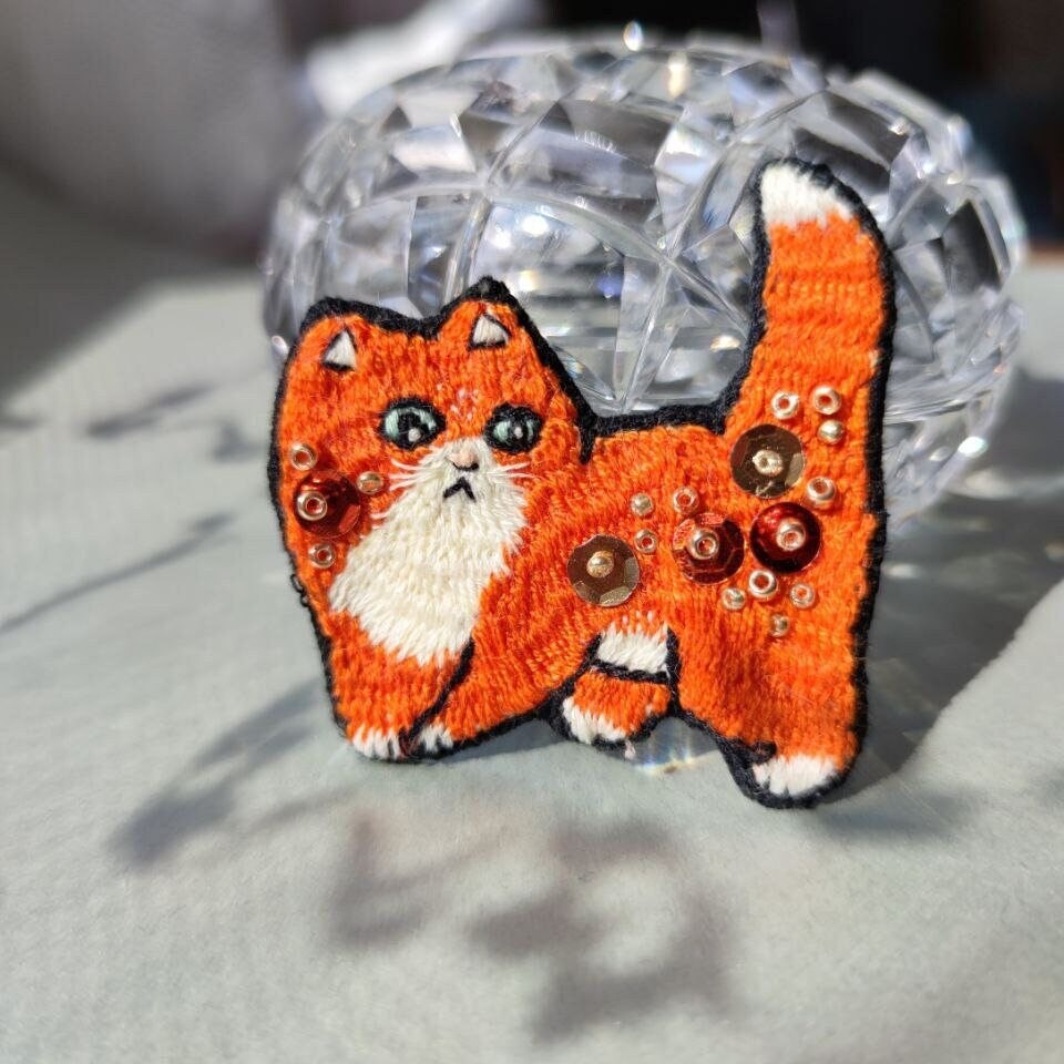 Gelbe Katze, Bestickte Brosche von ArtNutka