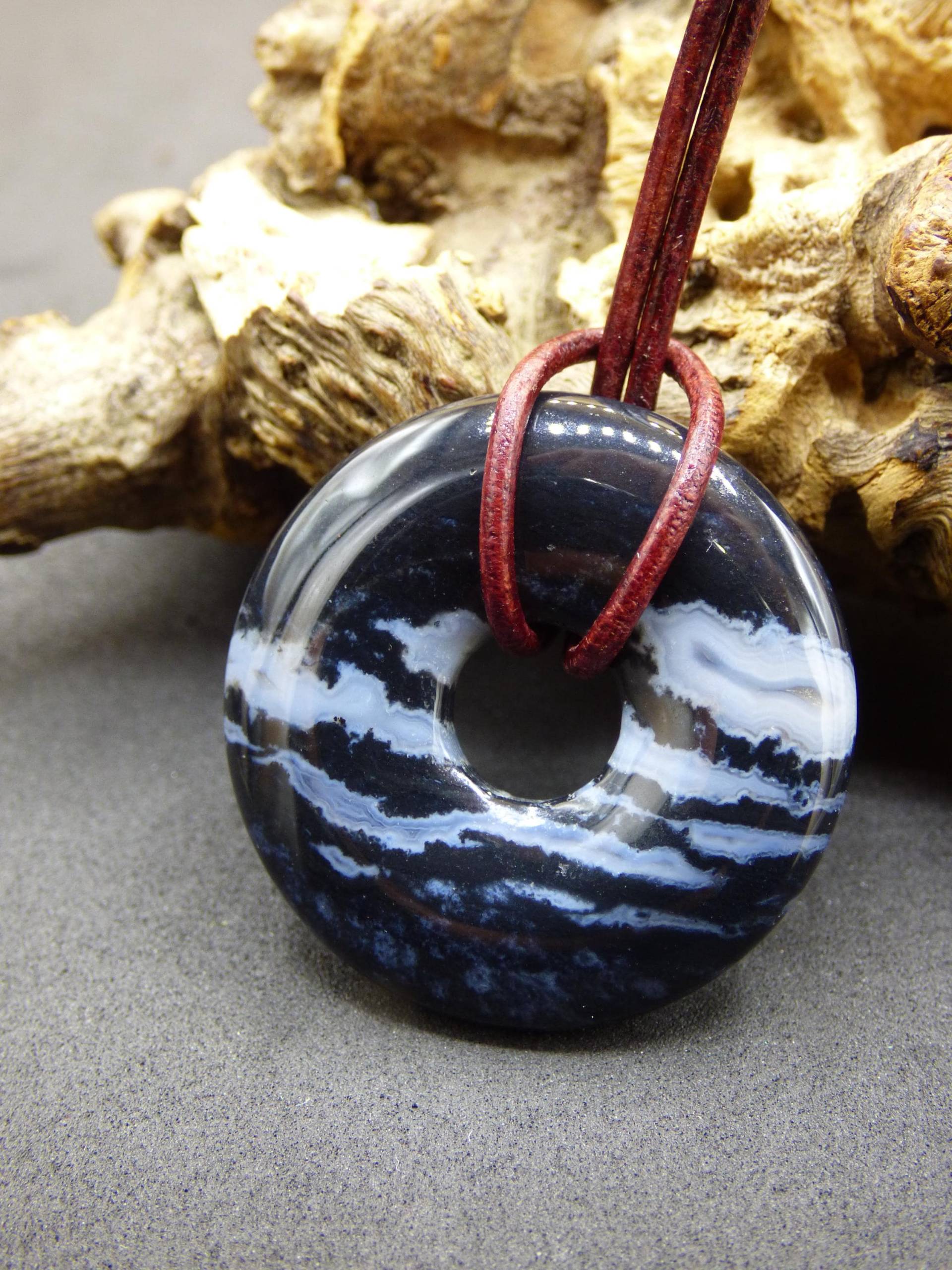 Achat Black Schwarz 30mm - Edelstein Donut Kette Mann Frau Vater Mutter Tochter Freund Heilstein Glück Schmuck Hippie Natur Rarität Geschenk Achat Black Schwarz 30mm - Edelstein Donut Kette Mann Frau Vater Mutter Tochter Freund Heilstein Glück Schmuck Hippie Natur Rarität Geschenk von ArtOfNatureBerlin
