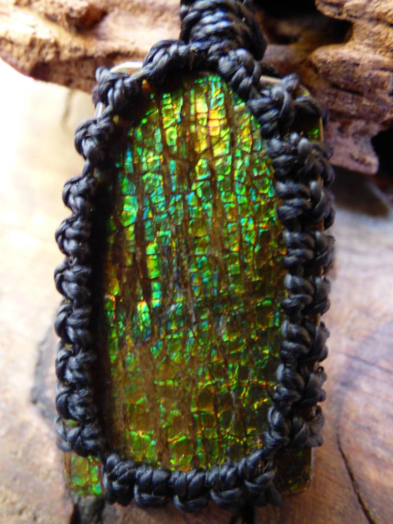 Ammolite ~ Makramee Edelstein Kette Grün Natur Heilstein Rarität Kristall Schmuck Anhänger Geschenk Er Sie Mann Frau Magisch Schutz Schimmer von ArtOfNatureBerlin