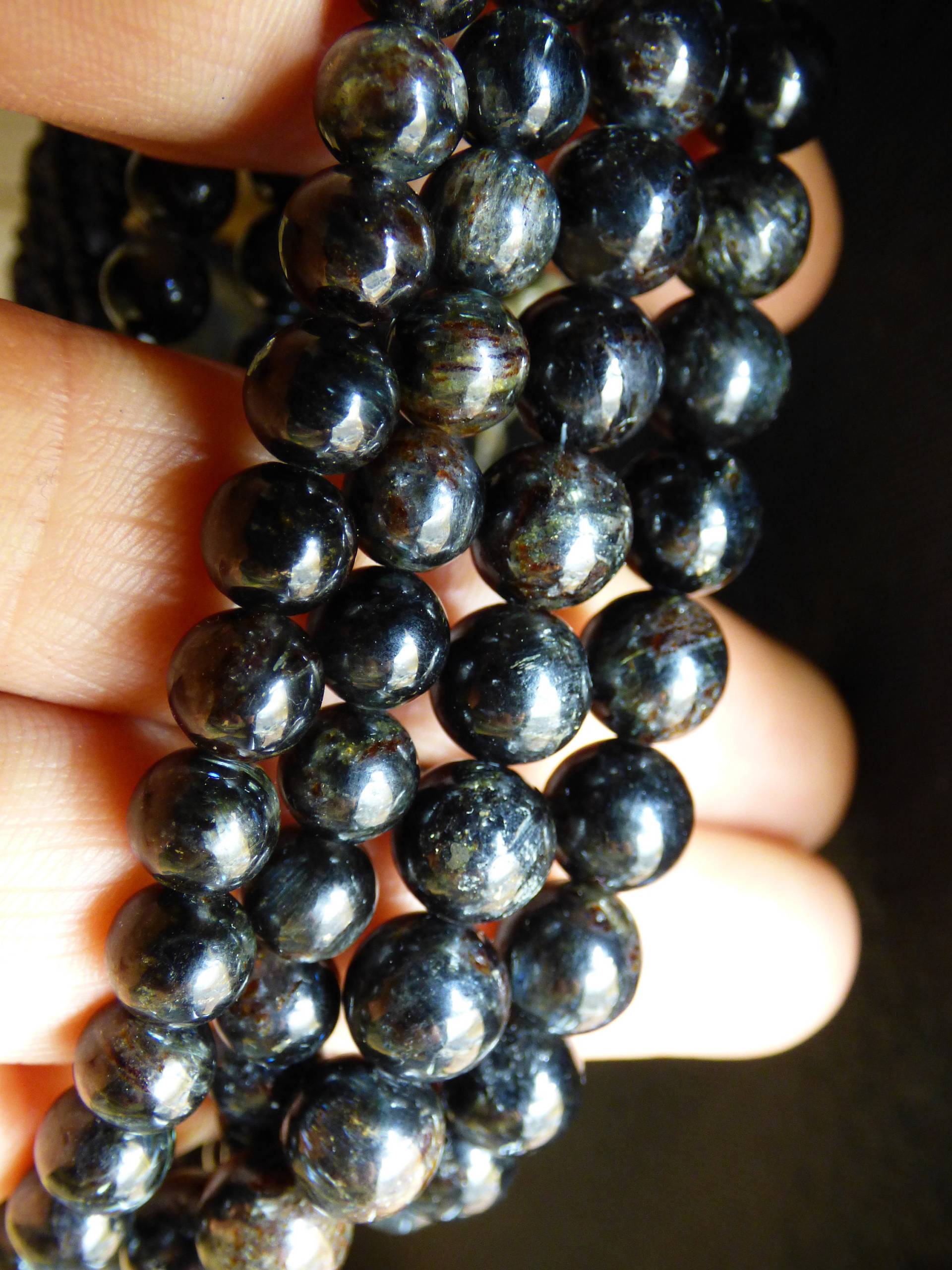 Arfvedsonit - Edelstein Armband Stretch Schwarz Perlen Hippie Boho Ethno Indie Nature Heilstein Energie Chakra Rarität Astrophylit Arfvedsonit - Edelstein Armband Stretch Schwarz Perlen Hippie Boho Ethno Indie Nature Heilstein Energie Chakra Rarität Astrophylit von ArtOfNatureBerlin