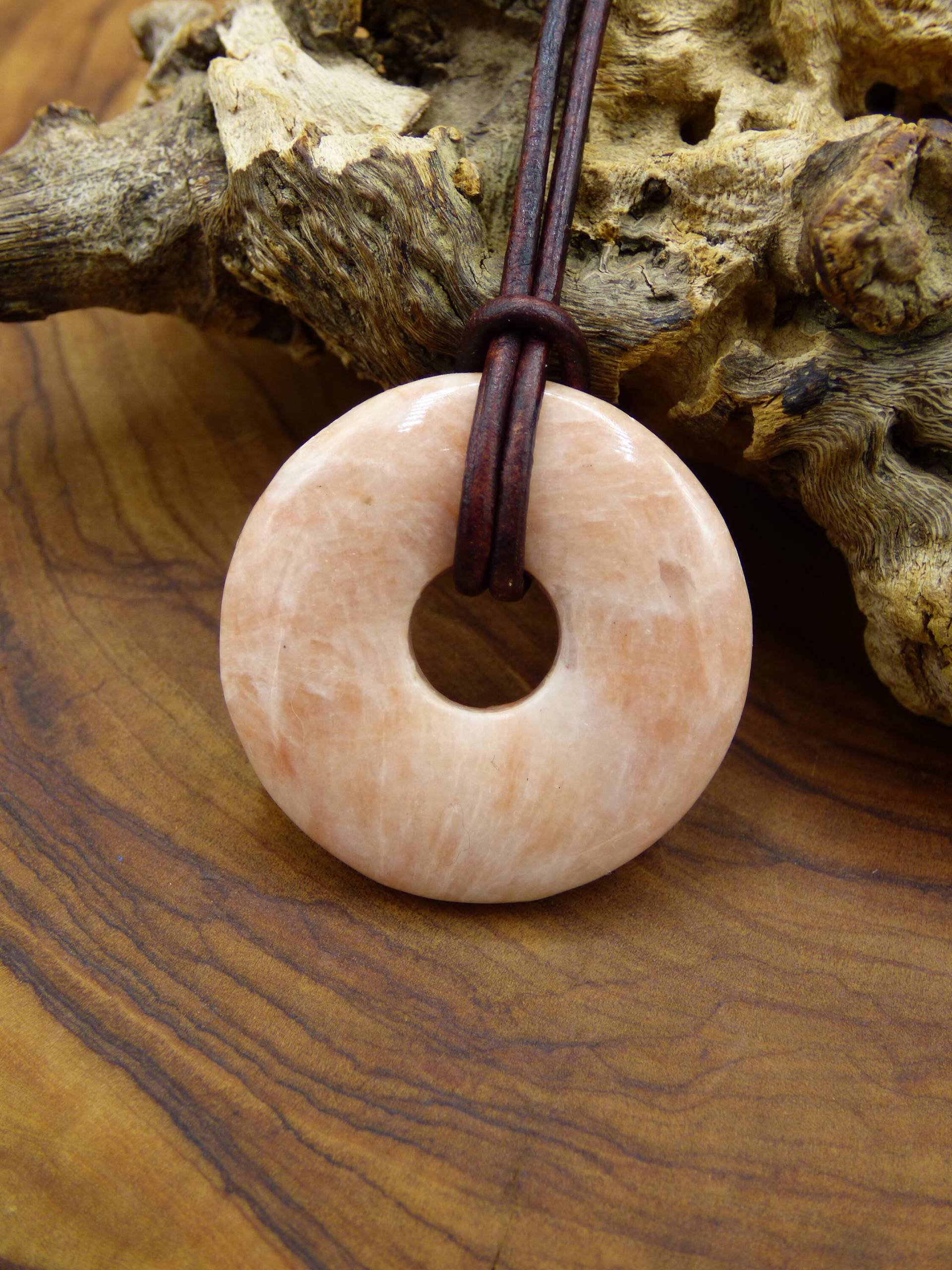 Baryt 30mm ~ Edelstein Kette ~Hippie ~Goa ~Boho ~Tibet ~Ethno ~Nature ~Donut ~Schutzsymbol ~Heilstein Strahlen Schutz 4G Gamma von ArtOfNatureBerlin