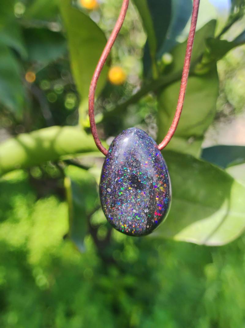 Black Opal - Edelstein Kette Bunt Funkelnd Rarität Natur Heilstein Energie Kristall Anhänger Mann Frau Kind Geschenk Er Sie Valentinstag von ArtOfNatureBerlin