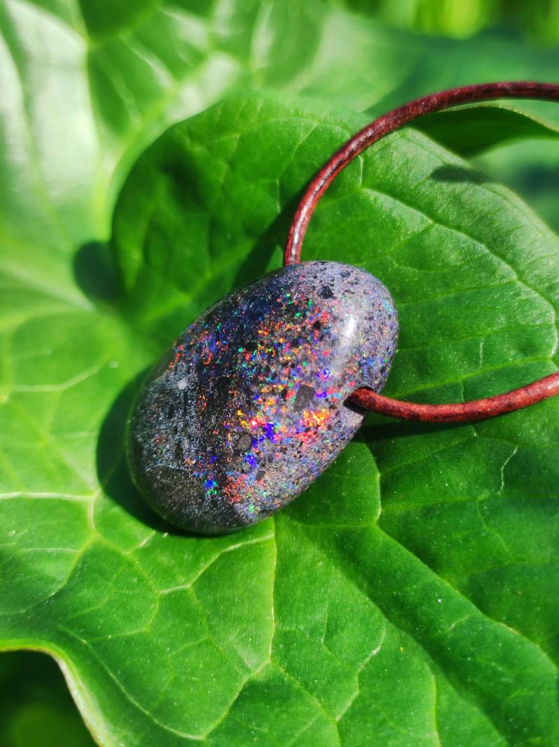 Black Opal - Edelstein Kette Bunt Funkelnd Rarität Natur Heilstein Energie Kristall Anhänger Mann Frau Kind Geschenk Er Sie Valentinstag von ArtOfNatureBerlin