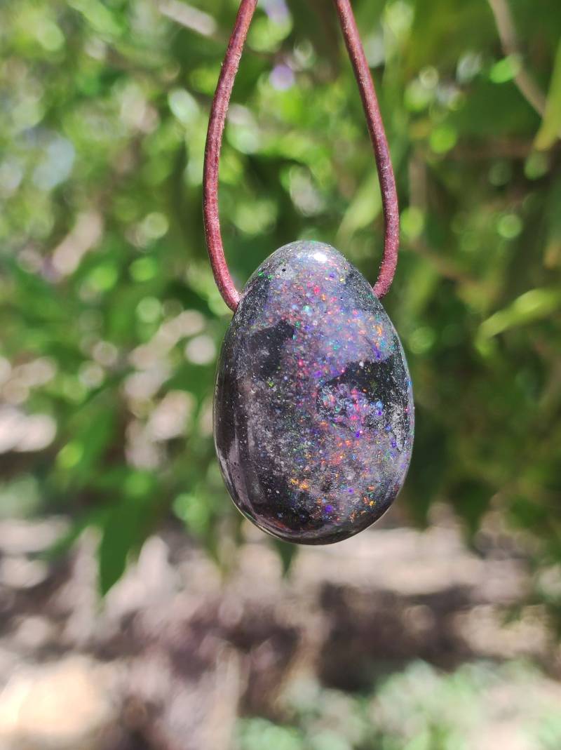Black Opal - Edelstein Kette Bunt Funkelnd Rarität Natur Heilstein Energie Kristall Anhänger Mann Frau Kind Geschenk Er Sie Valentinstag von ArtOfNatureBerlin