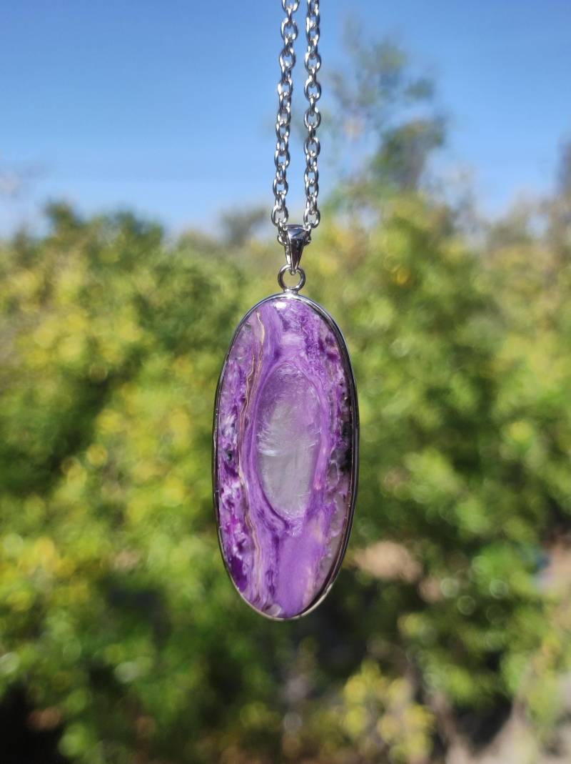 Charoit - 925 Silber Fassung Edelstein Kette Lila Violet Natur Heilstein Energie Rarität Mann Frau Er Sie Geschenk Edel Qualität Hochwertig von ArtOfNatureBerlin