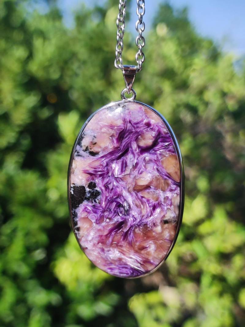 Charoit - 925 Silber Fassung Edelstein Kette Lila Violet Natur Heilstein Energie Rarität Mann Frau Er Sie Geschenk Edel Qualität Hochwertig von ArtOfNatureBerlin