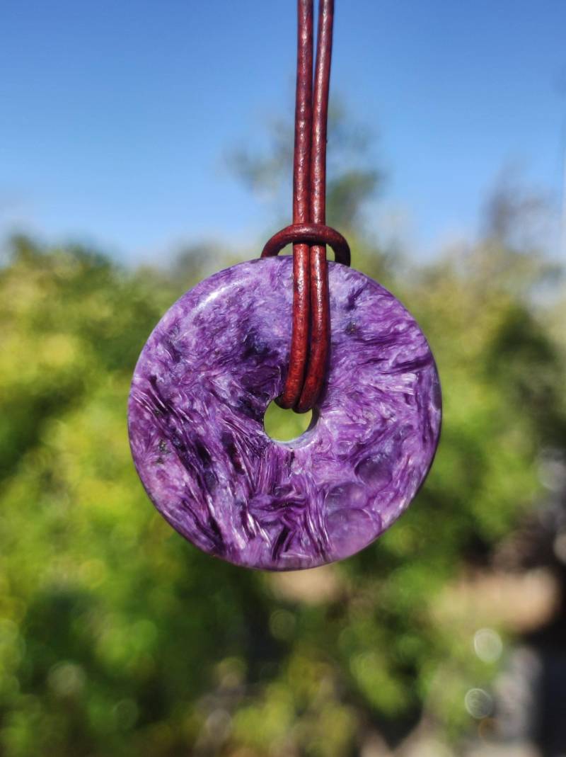 Charoit Aaa Schutzdonut - Edelstein Donut Kette Rarität Selten Schutzsymbol Heilstein Kristall Hippie Boho Ethno Mann Frau Geschenk Er Sie von ArtOfNatureBerlin
