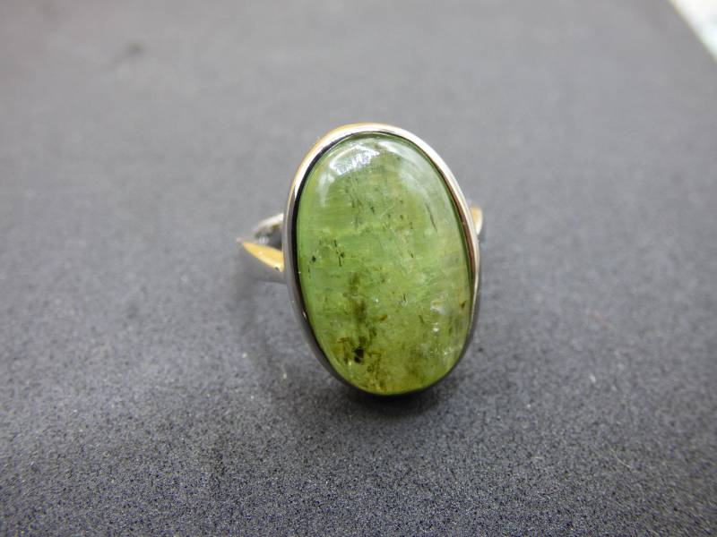 Cyanit Grün - 925 Silber Ring Größenverstellbar Edelstein Facettiert Schliff Natur Heilstein Rarität Hochwertig Edel Geschenk Frau Freundin von ArtOfNatureBerlin