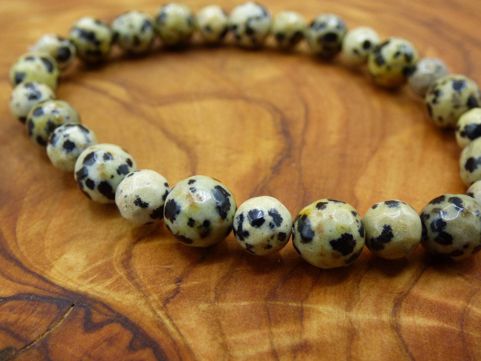 Dalmatiner Jaspis - Edelstein Armband Schwarz Weiß Goa Hippie Boho Natur Heilstein Geschenk Er Sie Mann Frau Freund Rarität Energie Chakra Dalmatiner Jaspis - Edelstein Armband Schwarz Weiß Goa Hippie Boho Natur Heilstein Geschenk Er Sie Mann Frau Freund Rarität Energie Chakra von ArtOfNatureBerlin