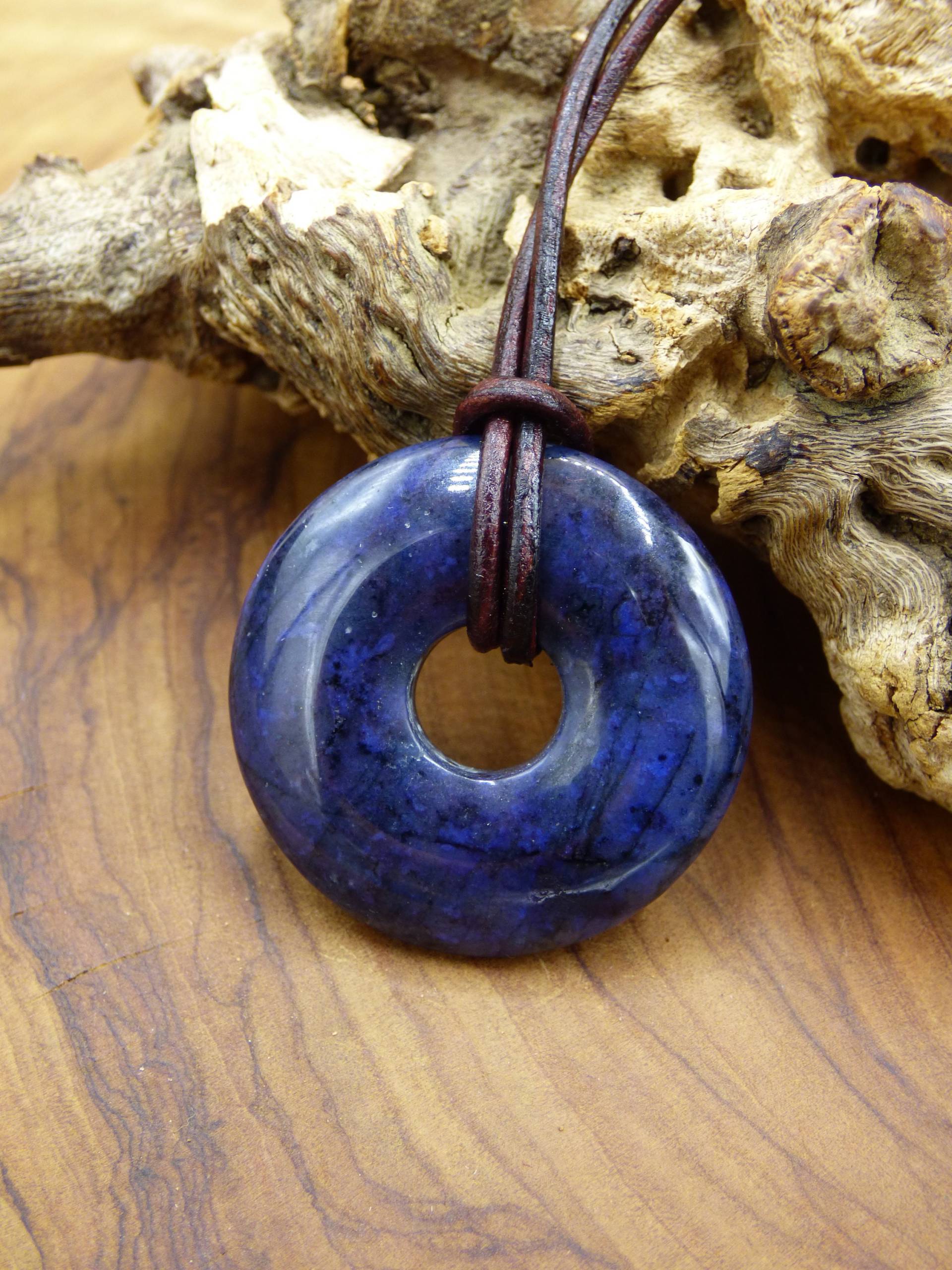 Dumortierit A 30mm ~ Donut Edelstein Kette ~Hippie ~Goa ~Boho ~Tibet ~Ethno ~Nature ~Donut ~Schutzsymbol ~Heilstein Dumortierit A 30mm ~ Donut Edelstein Kette ~Hippie ~Goa ~Boho ~Tibet ~Ethno ~Nature ~Donut ~Schutzsymbol ~Heilstein von ArtOfNatureBerlin