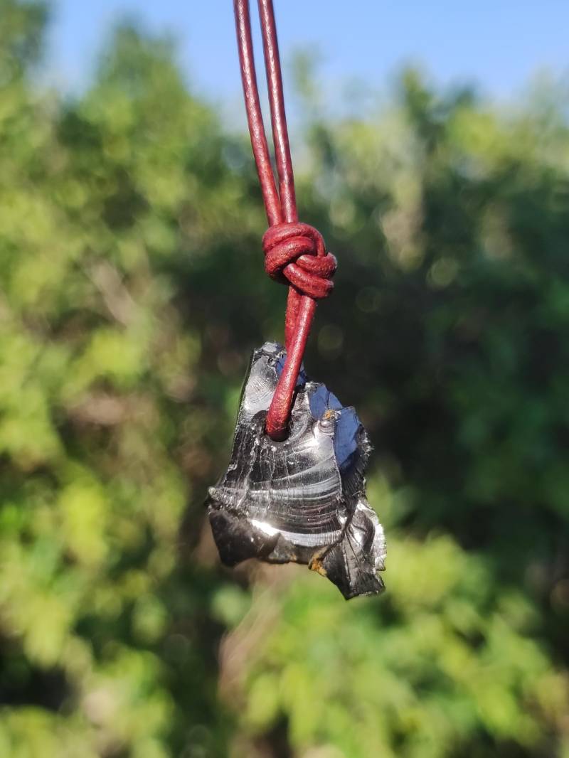 Edelschungit Shungite - Edelstein Kette Schwarz Schutz Anhänger Geschenk Mann Frau Er Sie Freundin Kristall Natur Heilstein Sammler Rarität von ArtOfNatureBerlin