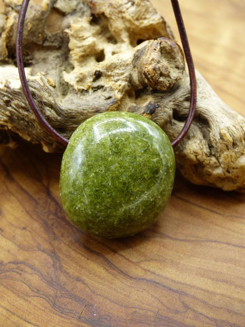 Epidot ~ Edelstein Kette Grün ~Hippie ~Goa ~Boho ~Ethno ~Nature ~Heilstein von ArtOfNatureBerlin