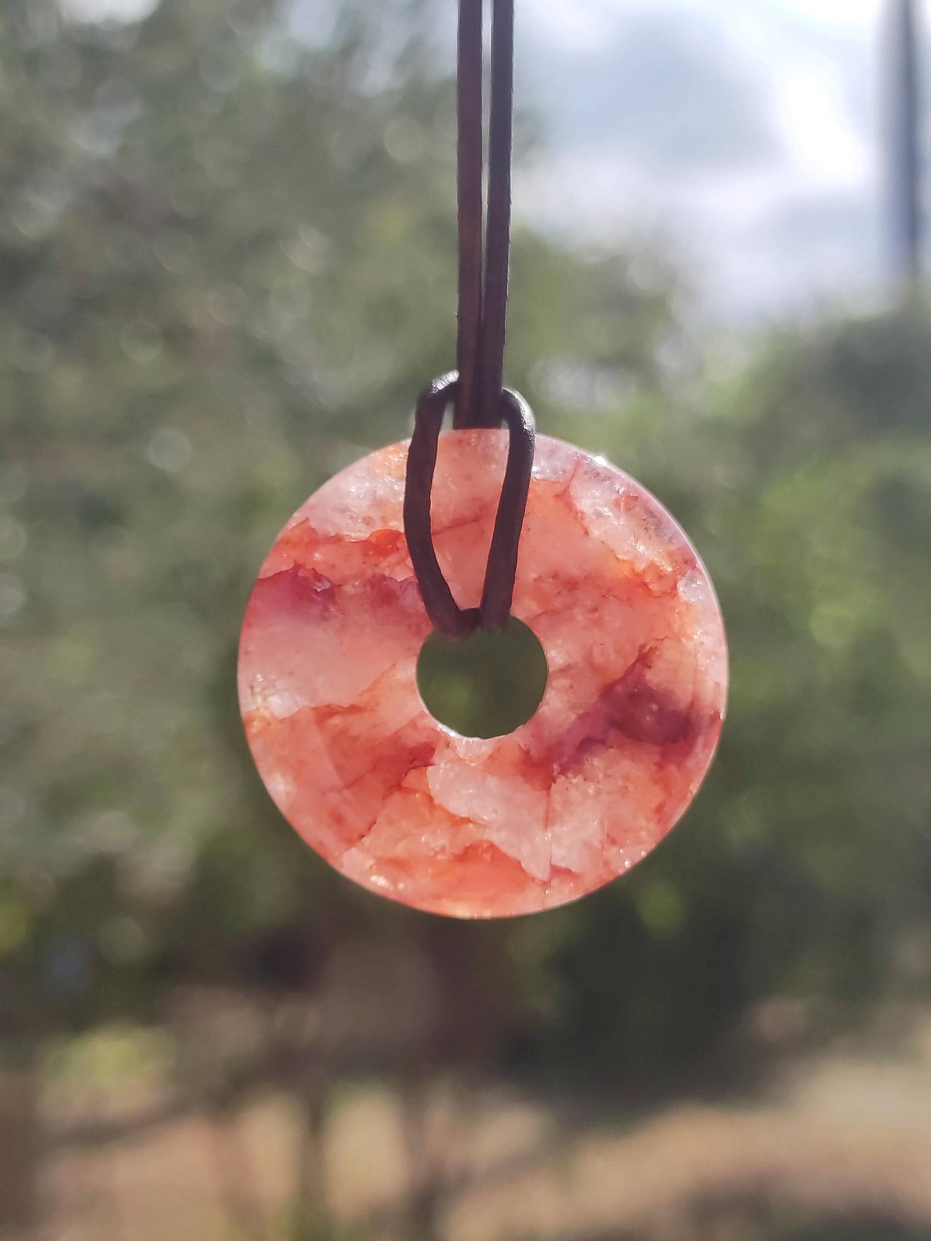 Feuerquarz/Hämatit Quarz 30mm - Edelstein Donut Kette Rot Mann Frau Vater Tochter Freund Heilstein Glück Schmuck Natur Rarität Geschenk von ArtOfNatureBerlin