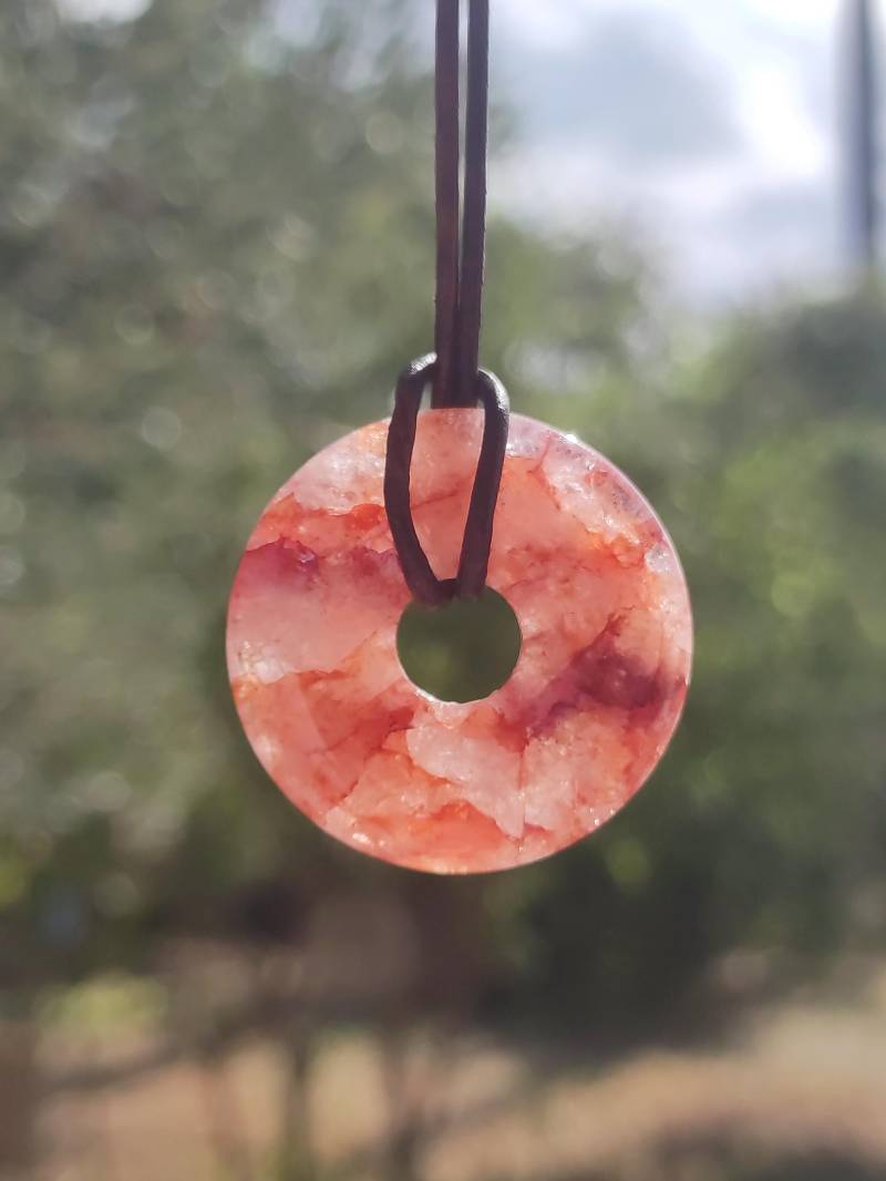 Feuerquarz/Hämatit Quarz 30mm - Edelstein Donut Kette Rot Mann Frau Vater Tochter Freund Heilstein Glück Schmuck Natur Rarität Geschenk von ArtOfNatureBerlin