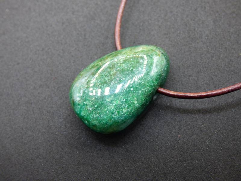 Fuchsit Edelstein Kette Grün Rot Natur Hippie Goa Boho Ethno Nature Heilstein Kristalle Schmuck Anhänger Mann Frau Kind Art Geschenk Er Sie von ArtOfNatureBerlin