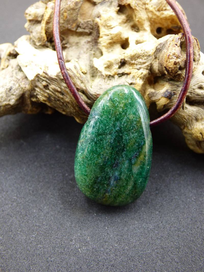 Fuchsit Edelstein Kette Grün Rot Natur Hippie Goa Boho Ethno Nature Heilstein Kristalle Schmuck Anhänger Mann Frau Kind Art Geschenk Er Sie von ArtOfNatureBerlin