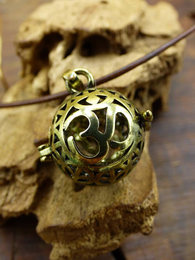 Goa Tibet Om ॐ Anhänger Kette Bronze ~Hippie ~Goa ~Boho ~Tibet ~Ethno ~Nature von ArtOfNatureBerlin