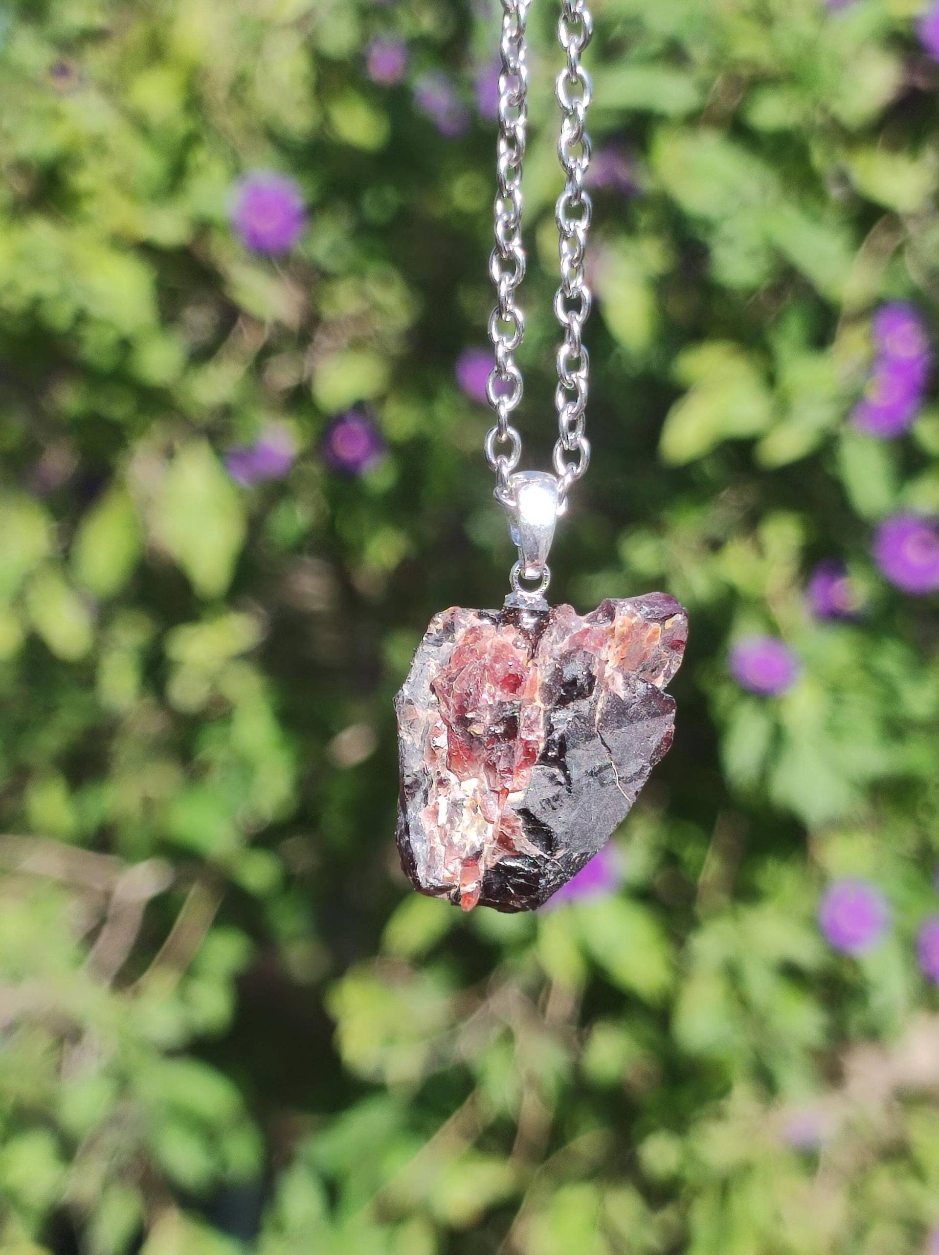 Granat Almandin 925 Silber Öse ~ Edelstein Kette Rot Anhänger Natur Heilstein Kristall Geschenk Mann Frau Mutter Vater Er Sie Freund Rarität von ArtOfNatureBerlin