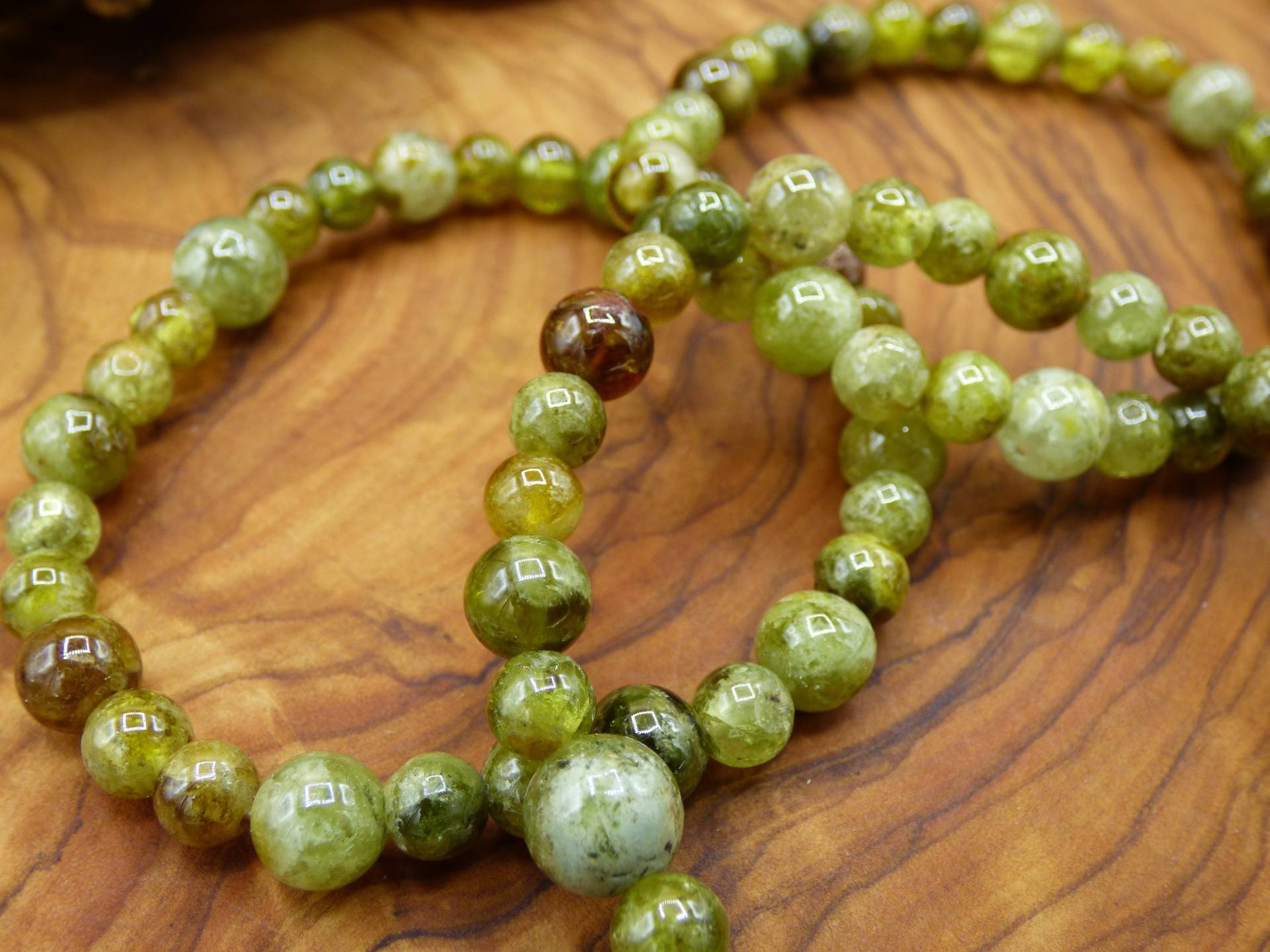 Granat Grün/Grossular A - Edelstein Armband Goa Hippie Boho Natur Heilstein Geschenk Er Sie Mann Frau Freund Energie Kraft Chakra Granat Grün/Grossular A - Edelstein Armband Goa Hippie Boho Natur Heilstein Geschenk Er Sie Mann Frau Freund Energie Kraft Chakra von ArtOfNatureBerlin